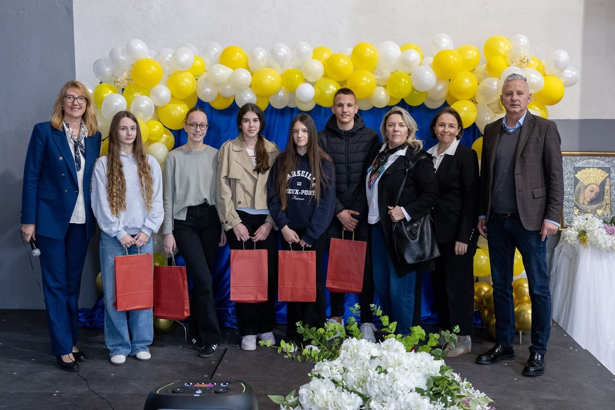 OŠ Ivan Leko među najboljima na vjeronaučnoj olimpijadi u Sinju