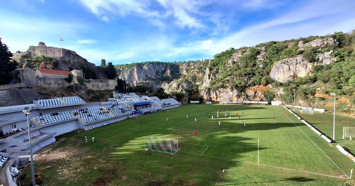 Gospin dolac jednako pobjeda: Kamen slavio, Mladost poražena na Šarampovu