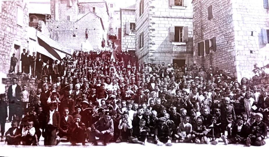 Kultura bez granica: Fotografije koje otkrivaju bogat društveni život starog Imotskog