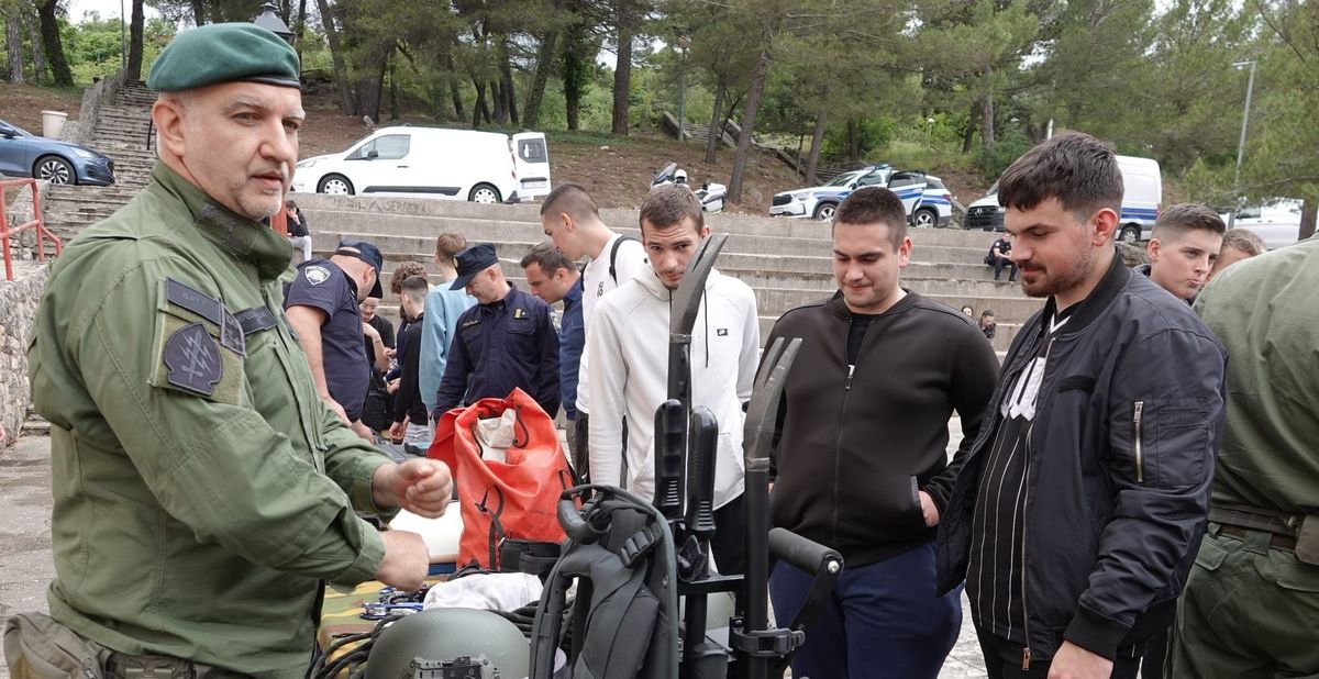 FOTO Policija mlade Imoćane upoznala s pozivom koji donosi odgovornost i služenje zajednici