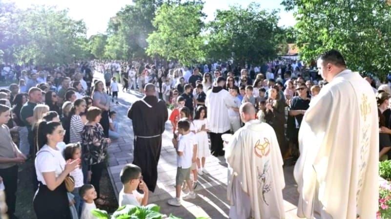 Vinjani slavili sv. Antu: Tisuće hodočasnika stigle u omiljeno svetište Imotske krajine