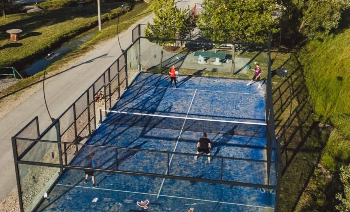 Zmijavci: Igrajte padel potpuno besplatno! Aktivirana online rezervacija termina