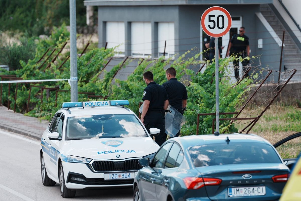 Intervencija u Zmijavcima završena: Muškarac napao policajce, nije bilo opasnosti za građane