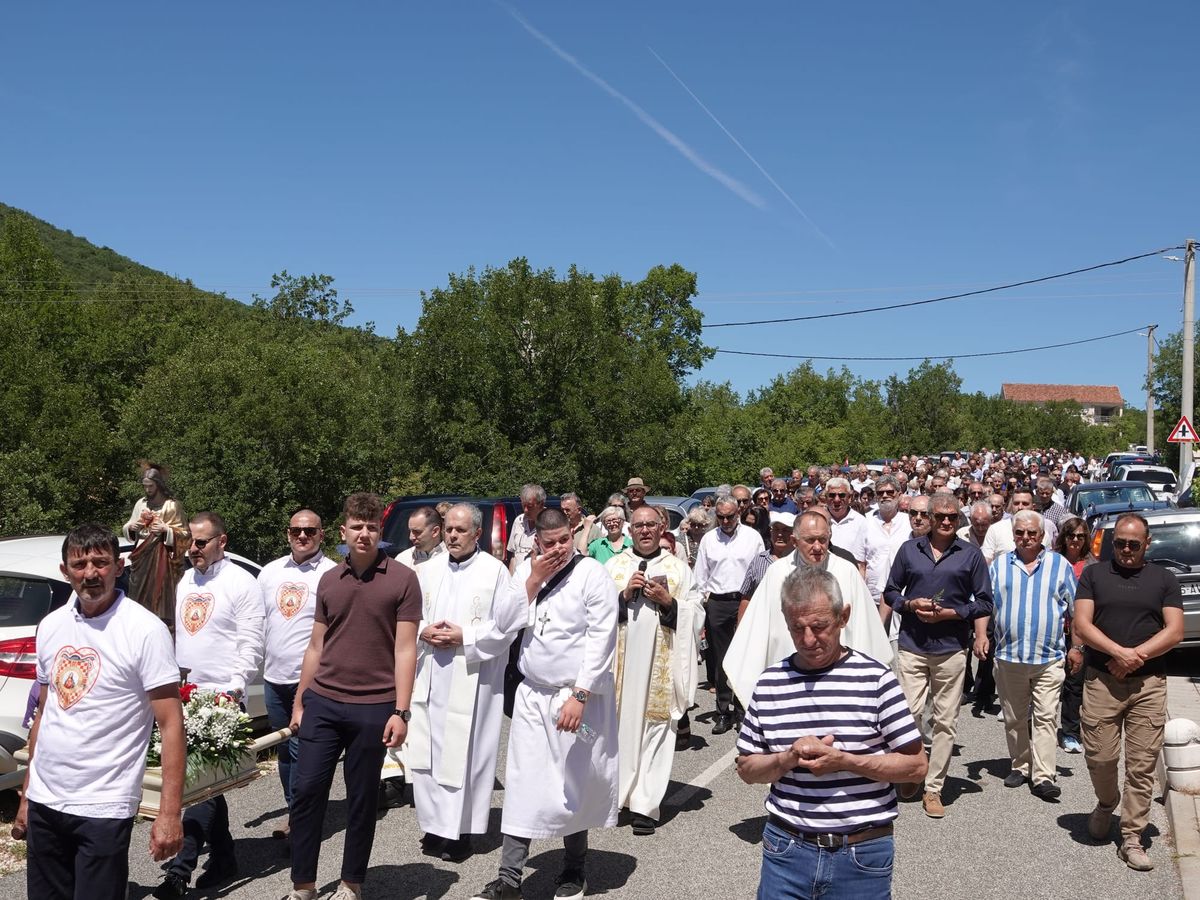 Krstatice proslavile blagdan Srca Isusova: Mnoštvo vjernika u velikoj procesiji