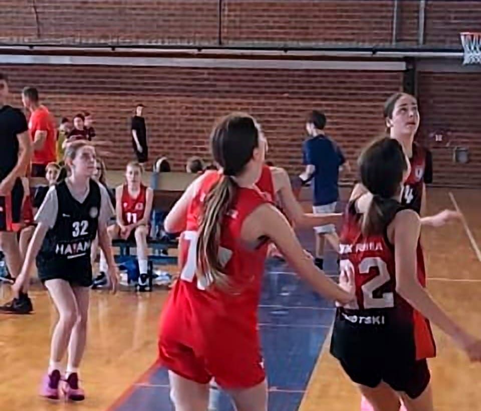 Mlađe kadetkinje ŽKK Rhea nadomak medalje na jakom međunarodnom košarkaškom turniru u Čapljini