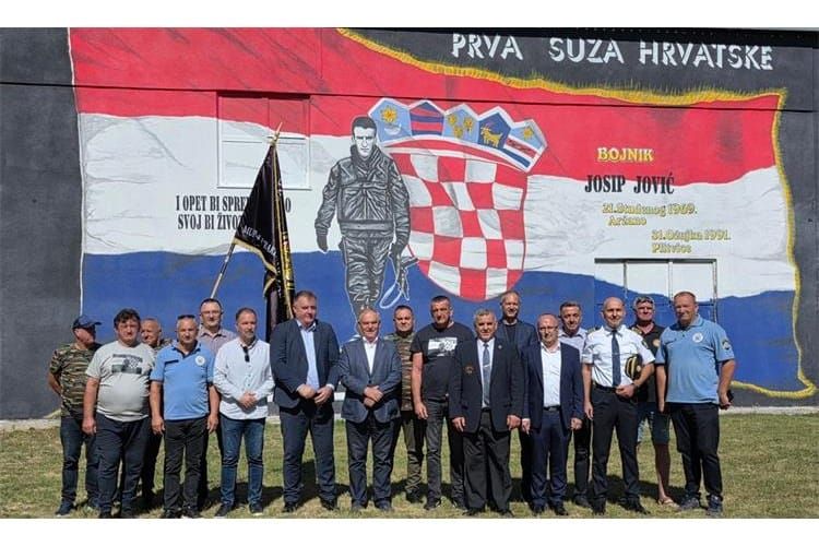 Aržano se poklonilo heroju: Svečano otvoren 30. malonogometni turnir u čast Josipa Jovića