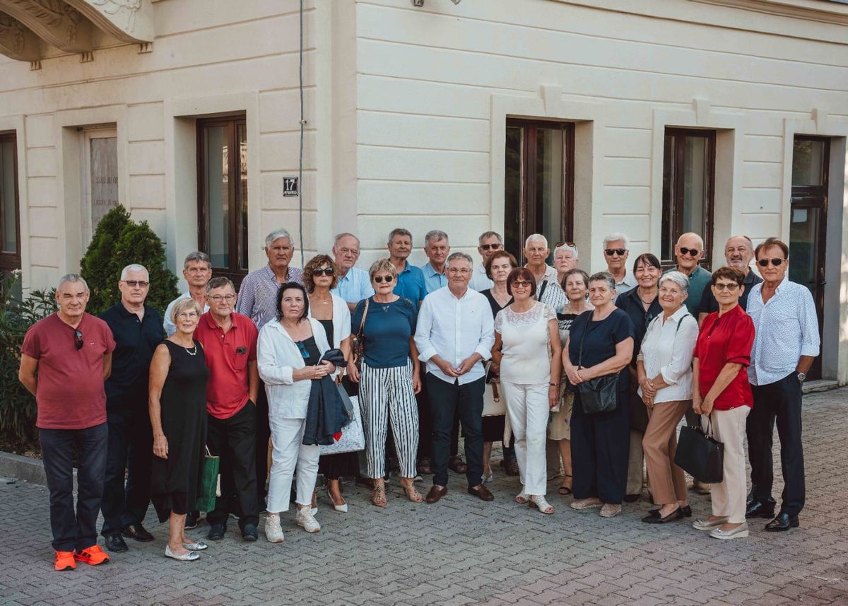 Jedna od najuspješnijih generacija imotske Gimnazije proslavila 50 godina mature: Liječnici, profesori, inženjeri i političari ponovno zajedno