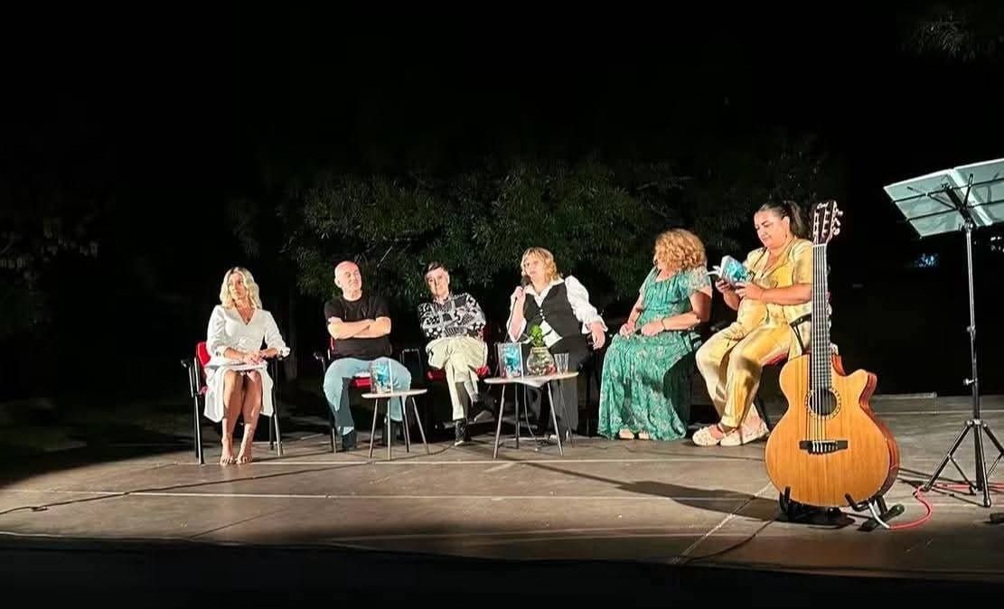 Emocije pod zvijezdama: Tina Maršić na Vrljici predstavila zbirku pjesama "Kroz rešetke čežnje"