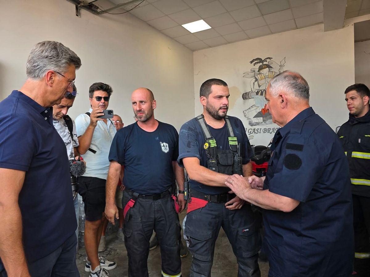 Boban nakon katastrofalnog požara kod Omiša: "Najvažniji su ljudski životi, evakuirano je više od 1.200 ljudi"