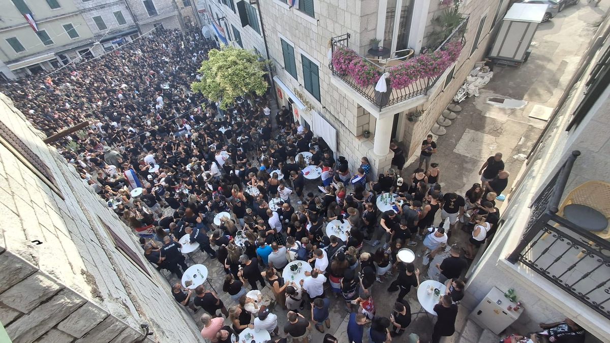 Imotski se zagrijava za Thompsonov koncert: Grad već preplavili posjetitelji, atmosfera raste iz minute u minutu