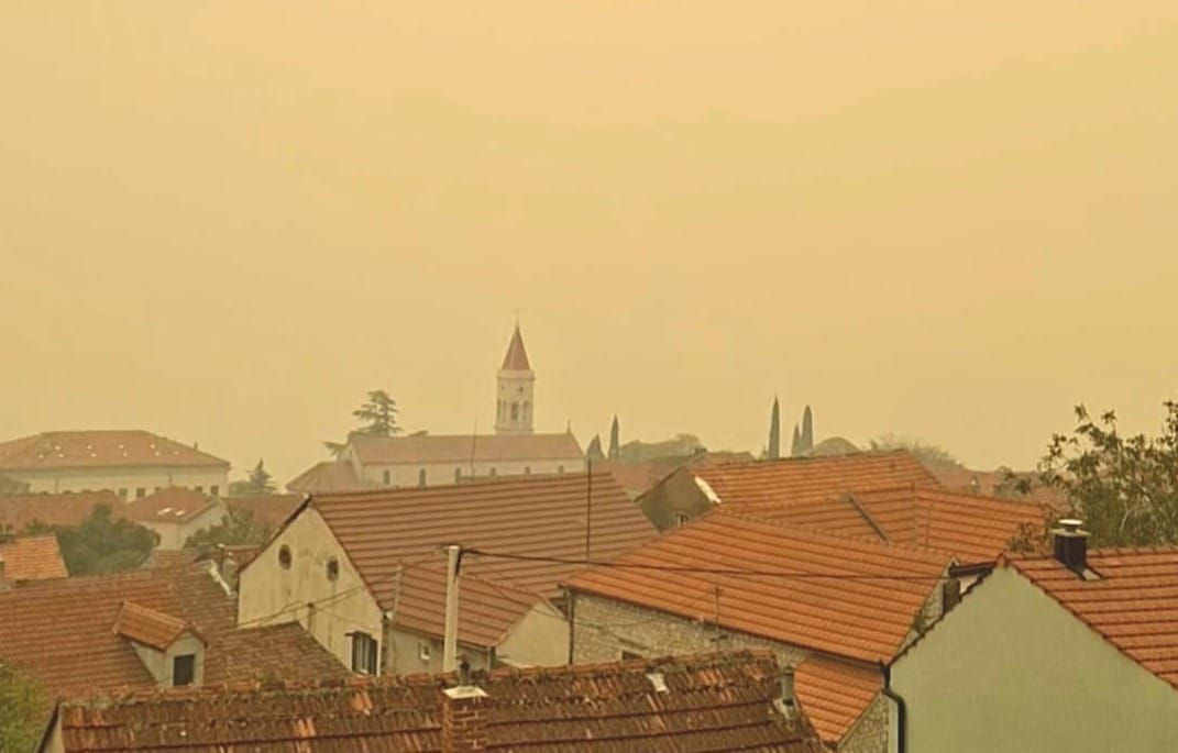 Dim iz BiH potpuno prekrio Imotski i okolicu: Povišene vrijednosti PM čestica