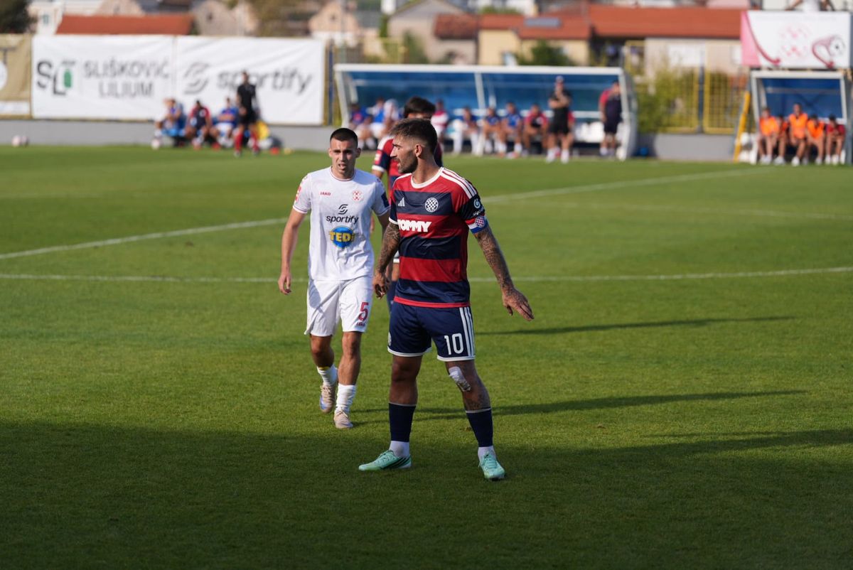 FOTO Spektakl pred 2000 gledatelja: Hajduk slavio protiv Croatije u Zmijavcima