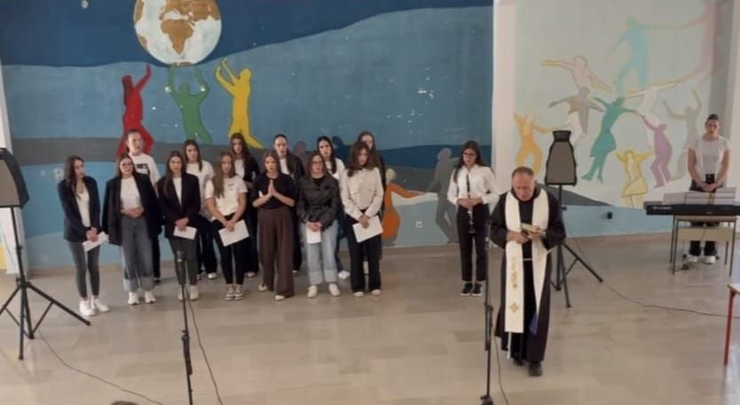 FOTO Ekonomska škola Imotski proslavila Dan škole i Dan kruha: Jedna škola, jedan grad, jedan stol