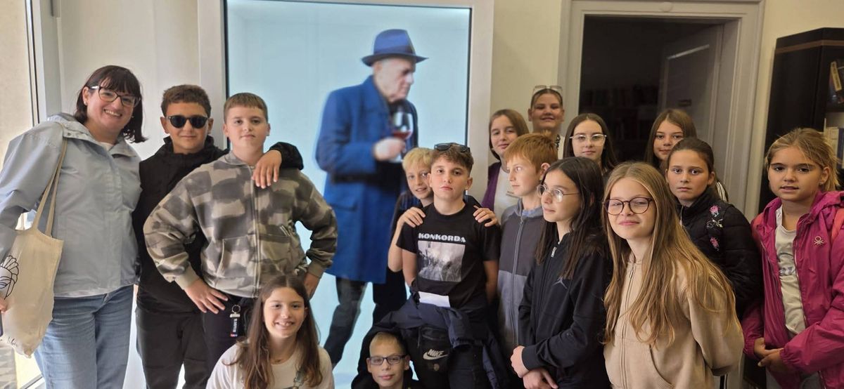 FOTO Djeca s Korčule u Imotskom upoznala Tina Ujevića – i to uz pomoć holograma