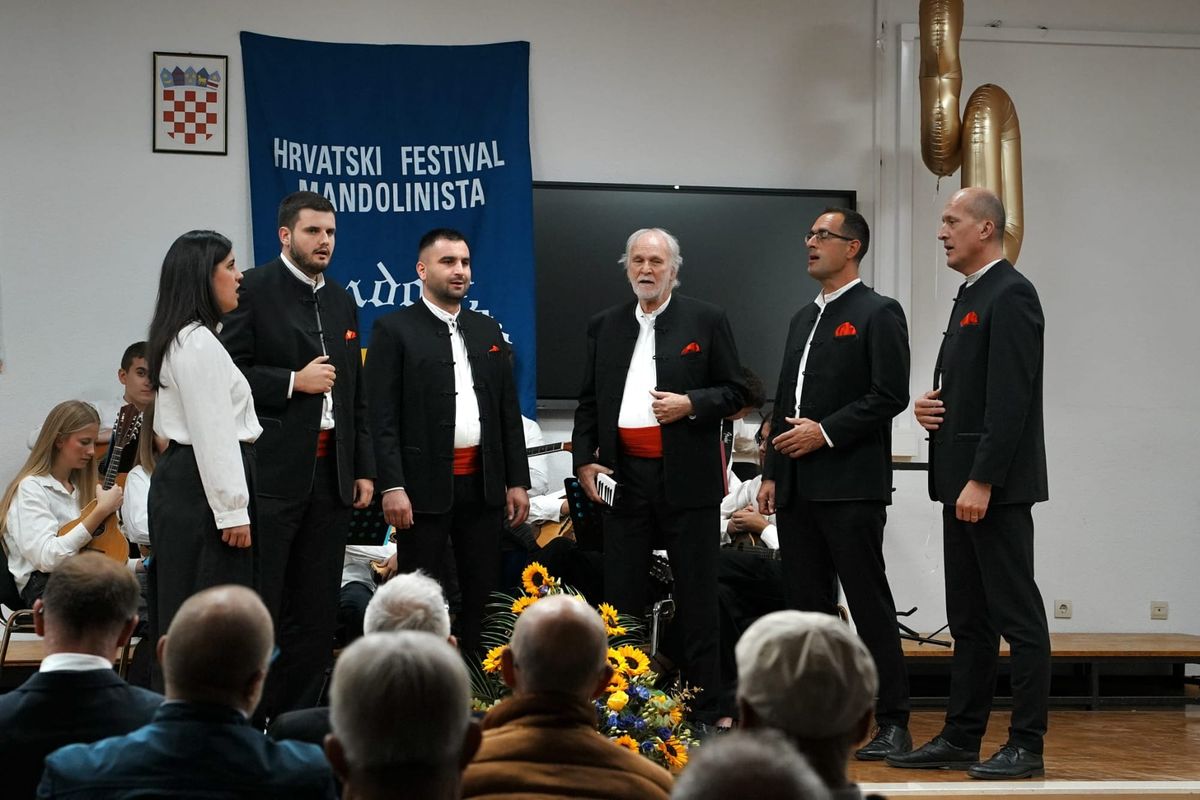 FOTO Svečano otvorena 30. Mandolina Imota: Mandolinski orkestar Metković i Klapa Sinj oduševili publiku
