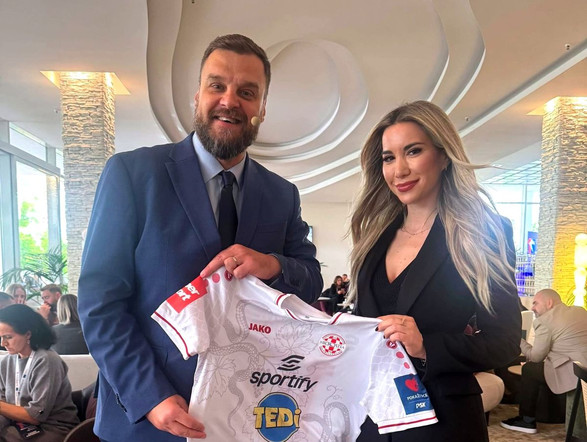 Valentini Miletić i Marku Šapitu uručen dres Croatije: "Nadamo se da ćemo češće slušati njihove komentare naših utakmica"