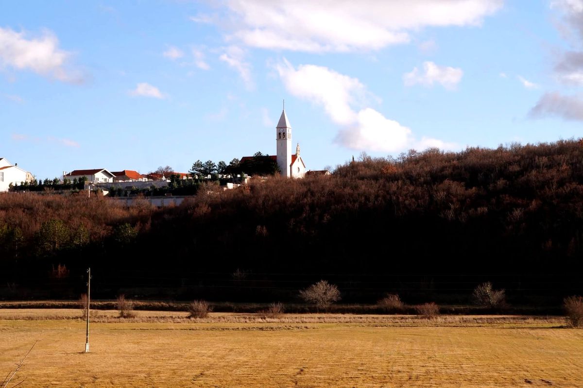 Država prodaje zemljište u Studencima: Gotovo 2000 kvadrata, poznata i početna cijena
