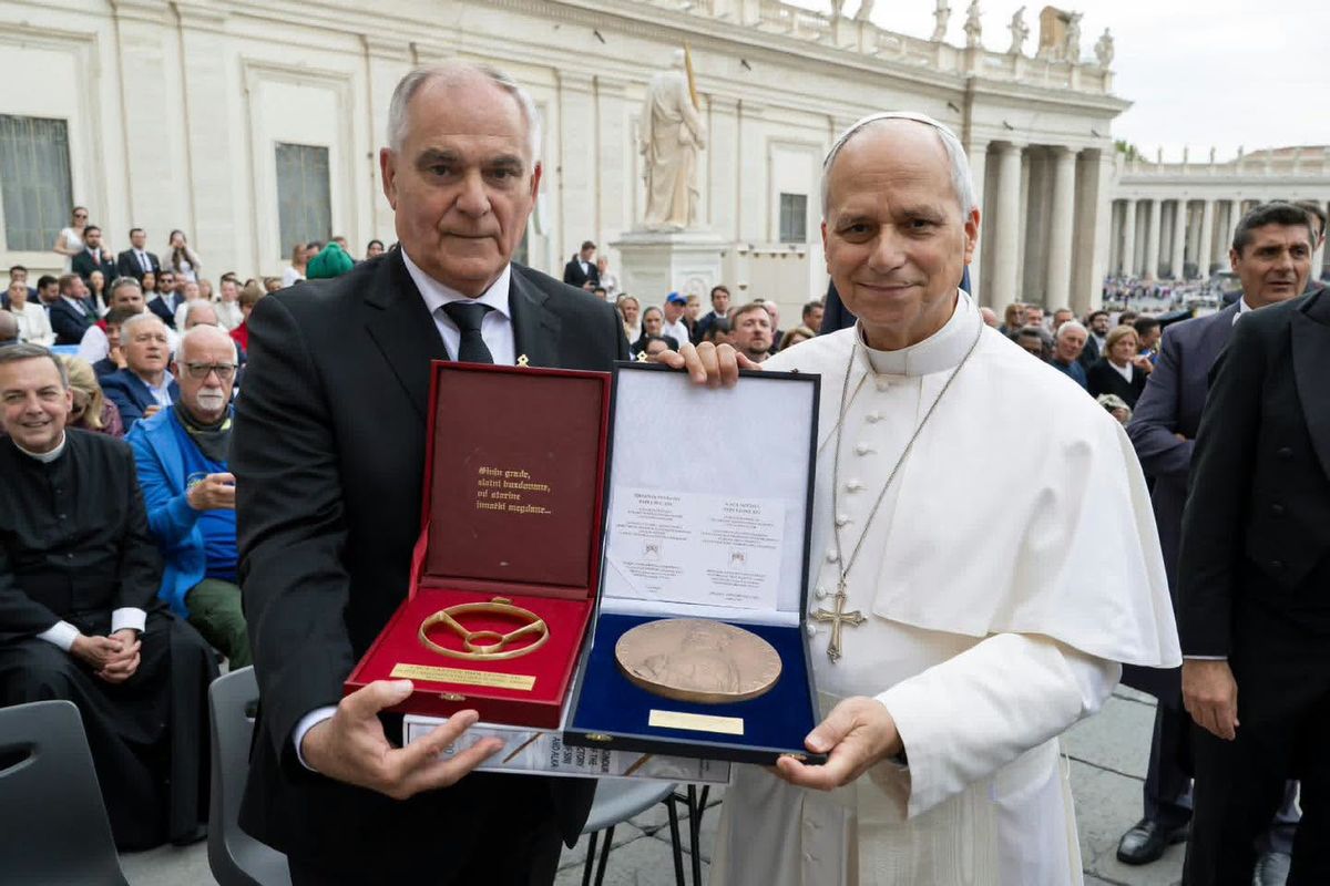 FOTO Župan Boban i Sinjski Alkari susreli se s papom Lavom XIV.: Svetom Ocu darovao medalju svetoga Jeronima i simbol Sinjske alke