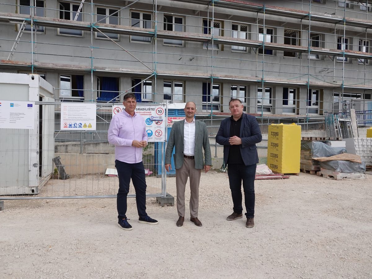 AUDIO Dožupan Šošić u Imotskom s gradonačelnikom Kolovratom: U planu parkiralište i nova školska dvorana