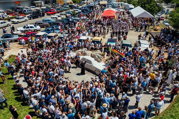 Stižu oldtimeri iz cijele Hrvatske i BiH - sprema se proslava prvog rođendana spomenika Mercedesu