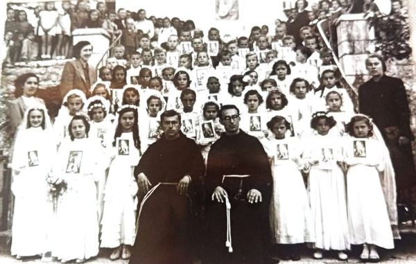 KULTURA BEZ GRANICA O životu imotske mladosti iz 1934. godine i prvopričesnicima iz 1941. godine u Imotskom