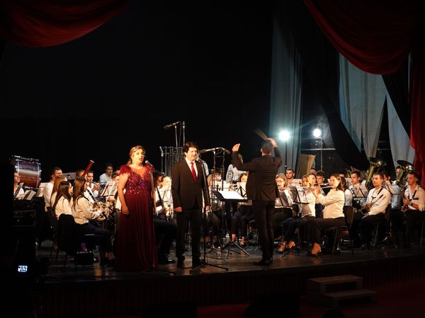 FOTO Hrvatski puhački orkestar Gradska glazba Imotski oduševio imotsku publiku, nagrađeni dugotrajnim pljeskom i ovacijama