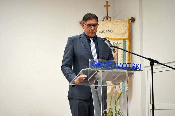Gradonačelnik Luka Kolovrat uputio čestitku povodom Dana Grada i blagdana Gospe od Anđela