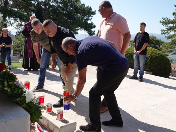 FOTO/VIDEO Proslava Dana Grada započela budnicom HPO Gradske glazbe Imotski i polaganjem vijenaca na spomen križu na Topani