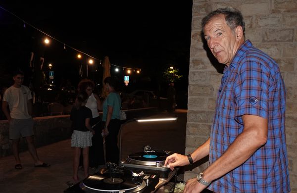 Nostalgija Vinyla na Modrom jezeru, glazba za sve generacije