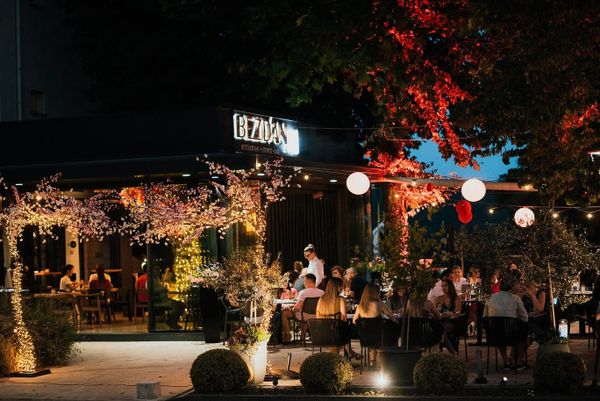 Restoran Bezdan 21 traži dva kuhara