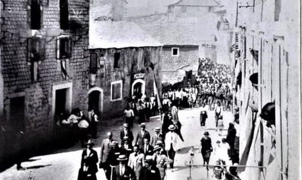 KULTURA BEZ GRANICA O velikom hrvatskom kiparu Ivanu Rendiću i proslavi 1000. godišnjice krunjenja hrvatskog kralja Tomislava u Imotskom 1925. godine