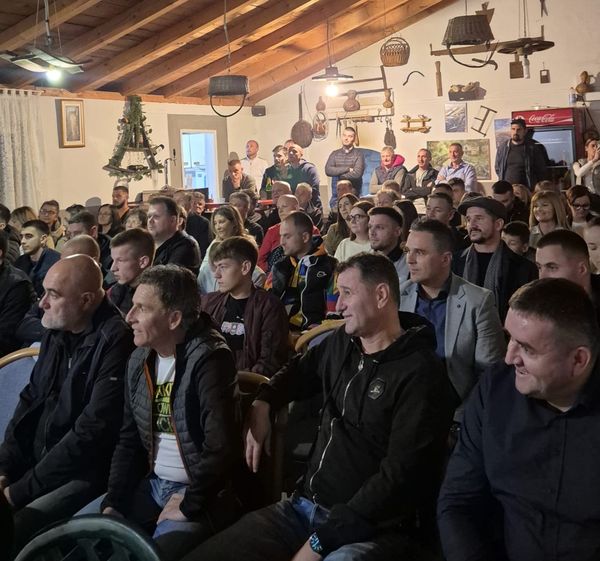 FOTO/VIDEO Kroz ponos, suze i emocije održana premijera filma "Trideset"