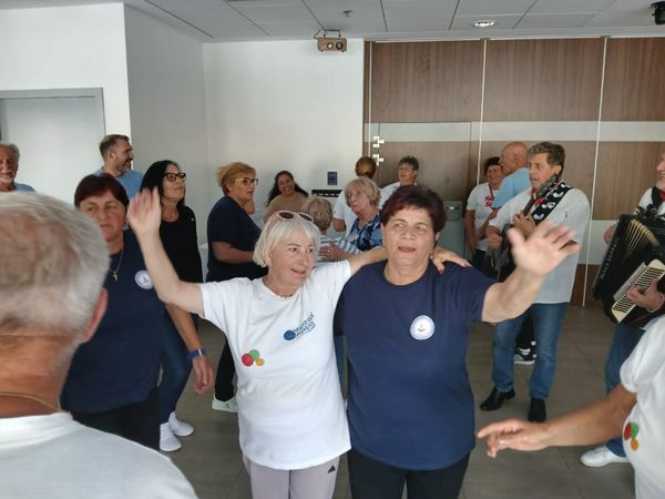 Sportski duh i prijateljstvo: Imotske umirovljenice uspješne na "Memorijalnom turniru buća - Zoja"