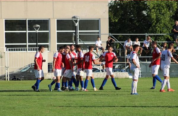 Podjela bodova u Zmijavcima, Mladost rutinski do pobjede