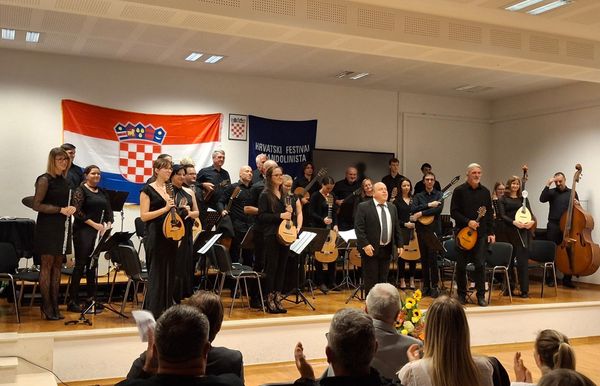 VIDEO Izvrsnim koncertom orkestra Ljubljana završen 29. festival Mandolina Imota