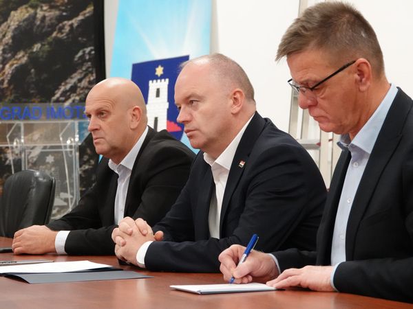 MATAN UND JARANEN Ministar Šipić u Imotskom: "Djeca nisu trošak društva, već investicija za budućnost i opstojnost našega društva"