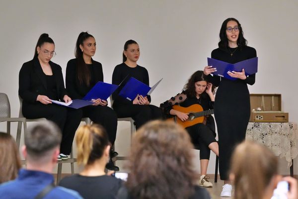 FOTO Prekrasnom izvedbom učenika srednje Ekonomske škole Imotski održana večer posvećena 70 - toj obljetnici smrti Tina Ujevića
