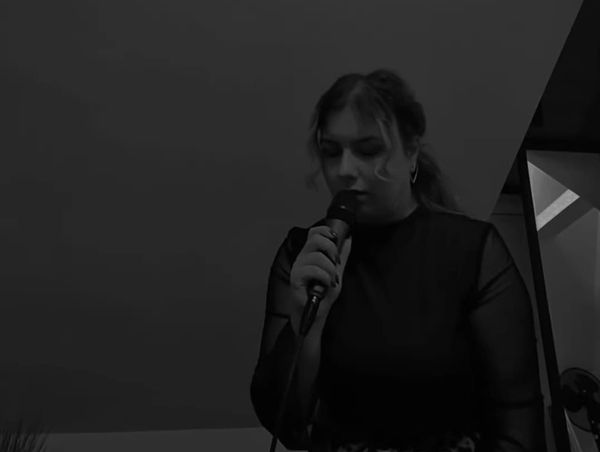 ZA NAJEŽIT' SE: Rahela Ujević otpjevala Thompsonove "Ratnike svjetla"