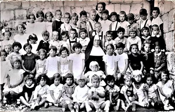 KULTURA BEZ GRANICA O crkvenom vrtiću u Imotskom 1935., oltaru Gospe od Zdravlja u crkvi sv. Frane i kapelniku imotske glazbe Josipu Dauchi 1907.