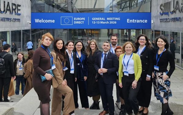 Pročelnica Mara Gadžo predstavlja Europe Direct Proložac na skupu Europske komisije