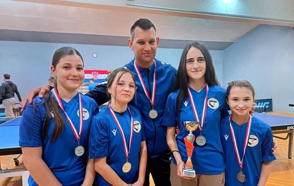 Učenice OŠ "Tin Ujević" iz Krivodola izborile državno natjecanje u stolnom tenisu