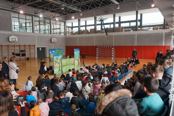 Zmijavci ulažu u najmlađe: Predstava "Festival životinjskog carstva" oduševila više od 200 djece