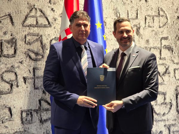 ZAGREB: Kolovrat potpisao ugovor o dodjeli sredstava za izgradnju pomoćnog igrališta na stadionu Gospin dolac