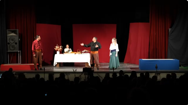 Sinjsko pučko kazalište s  predstavom „U svitanje, sjeti se“ večeras gostuje u Imotskom