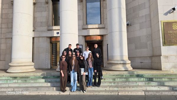 Učenici Gimnazije dr. Mate Ujevića sudjelovali na debati HNB-a u Zagrebu