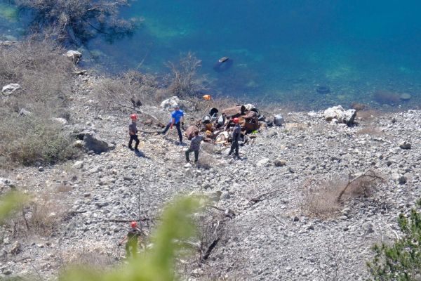 FOTO Nastavljena akcija uklanjanja otpada iz grotla Modrog jezera