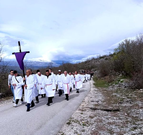U Slivnu započeo najdulji put križa u Hrvatskoj - 27 kilometara vjere