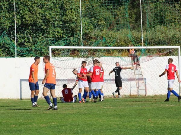 Imotski uvjerljiv, rapsodija Mladosti u Splitu, Mračaj i Vinjani poražani kod kuće