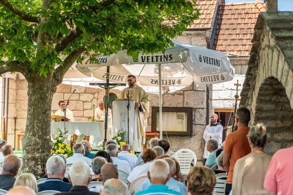 FOTO Ponos, vjera i tradicija: Slivanjci proslavili svetkovinu Presvetoga Trojstva