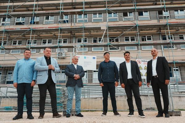 FOTO/AUDIO Još jedan veliki korak za učenike: Započela energetska obnova OŠ "Stjepan Radić" vrijedna 1,6 milijuna eura